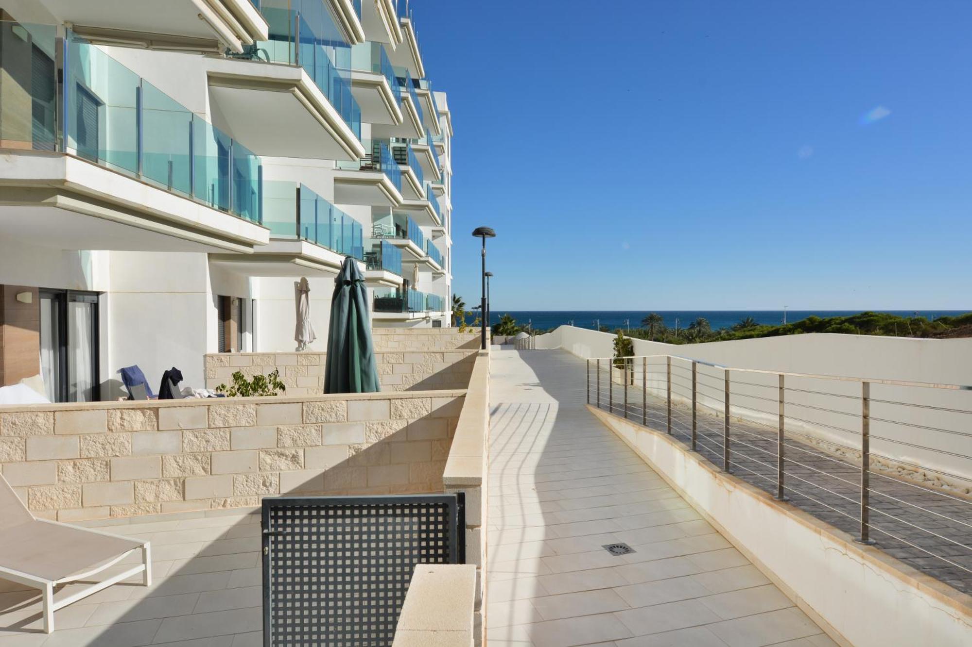 Beachfront Luxury Apartments By Nras 아레날레스 델 솔 객실 사진