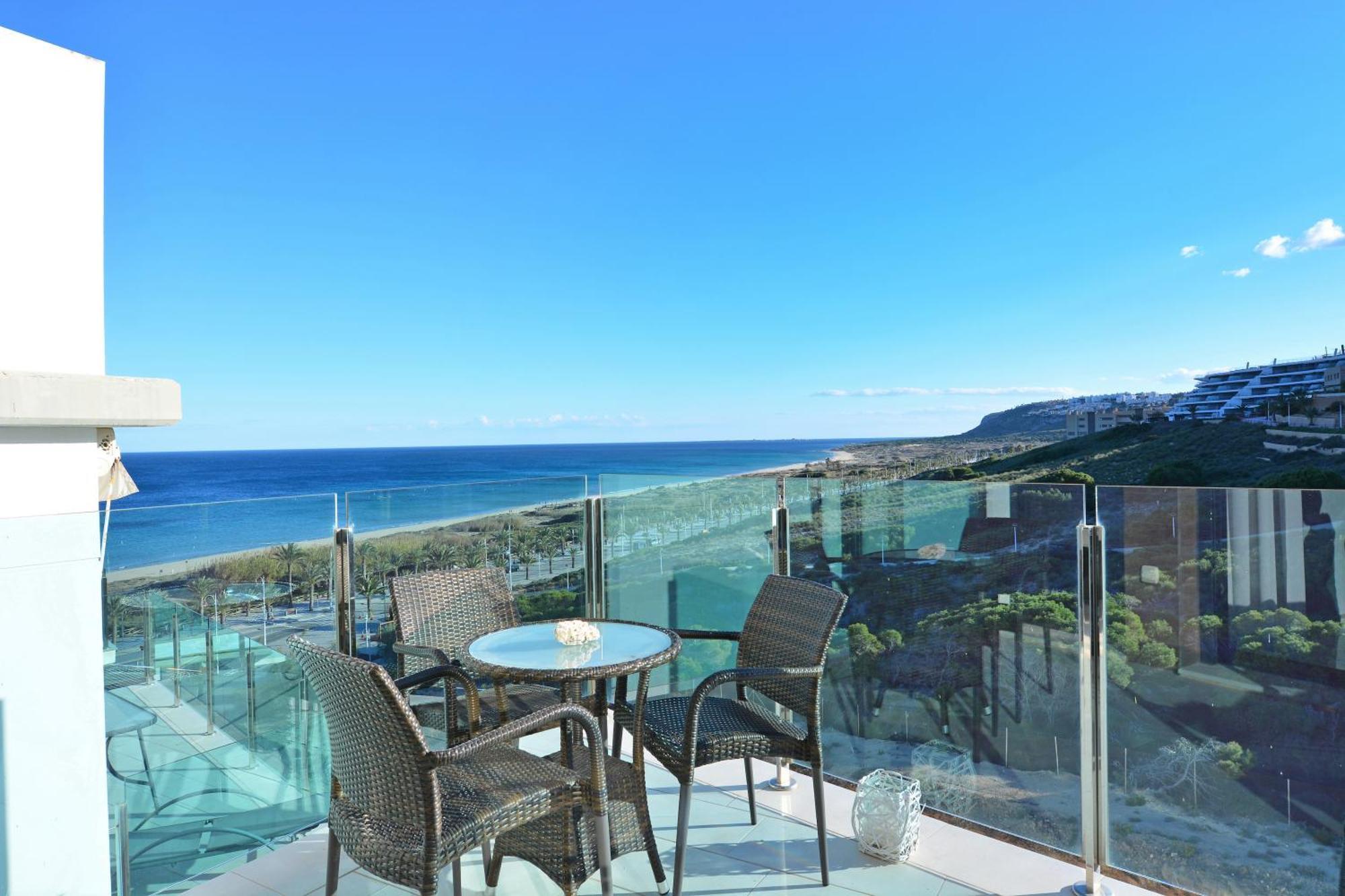 Beachfront Luxury Apartments By Nras 아레날레스 델 솔 객실 사진